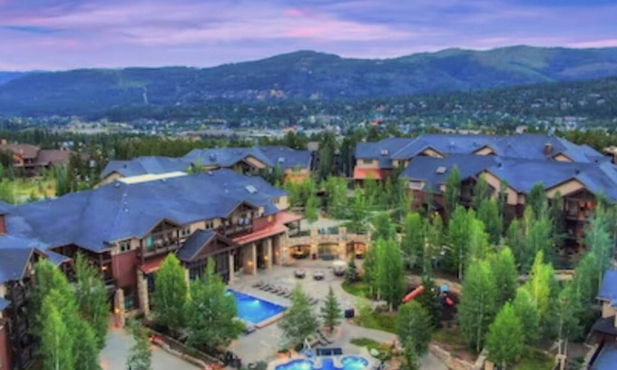 Four O'Clock Hotel | Glorious 2 Bedroom at Grand Timber Lodge in Breck - sleeps 8