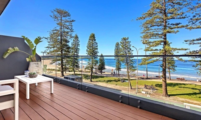 Dee Why Apartamento | Glorious Beachfront 3-Bed with Breathtaking Views