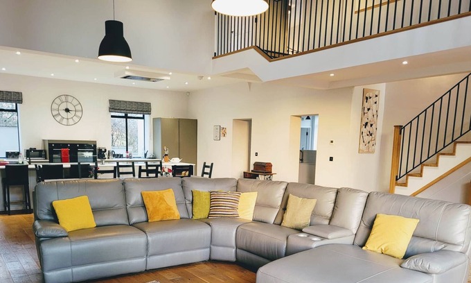 Coberley Casa | Glorious Cotswold Coach House, for Families, Get-togethers