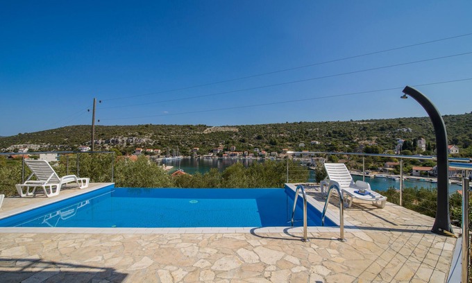 Veliki Drvenik Villa | Glorious villa with infinity pool on peacefull island
