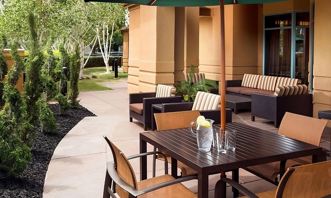 Pleasant Hill Hotel | Gloucester Berkeley Rose Garden! 3 Family-friendly Suites w/ Starbucks & Parking