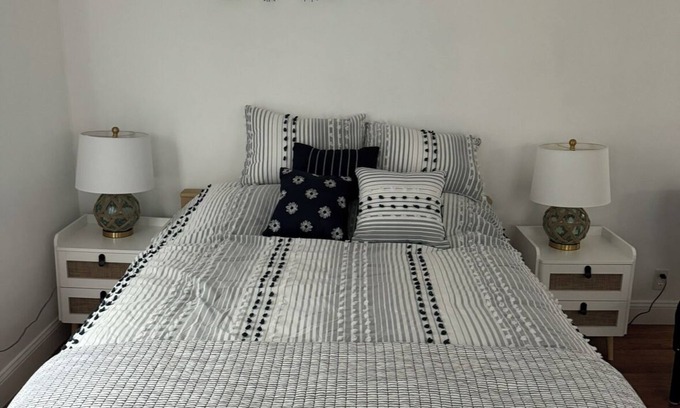 Gloucester Casa | Gloucester, MA. LARGE 2 room studio with deck, Fully Furnished on a quiet street