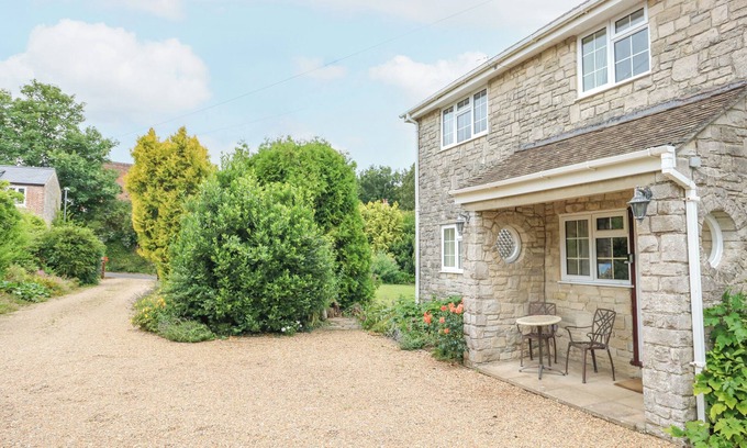 Dorchester Cabaña | GLYDE HOUSE, pet friendly, with a garden in Dorchester