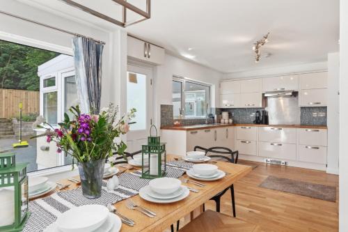 Saundersfoot Casa | Glynmar - Sea Glimpses Hot Tub Pool Table
