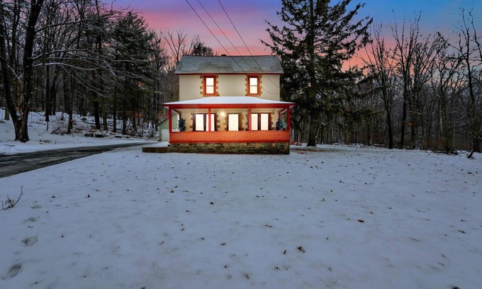 Tannersville Casa | Gnome Sweet Home! Camelback Home w/ Hidden Gnomes!