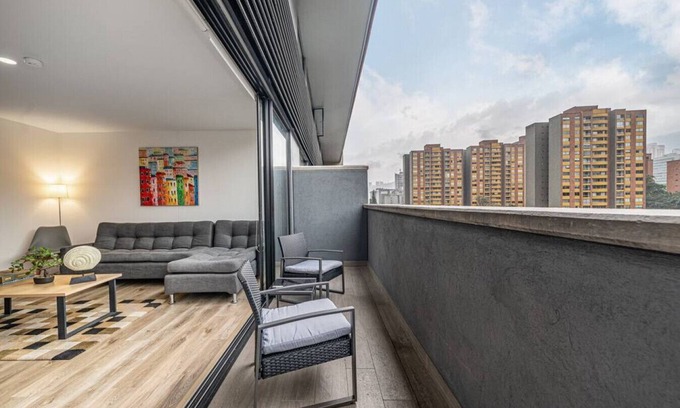 La Aguacatala Apartamento | Go Living 703 · Modern Apt near Milla de Oro with AC by HOUSY HOST