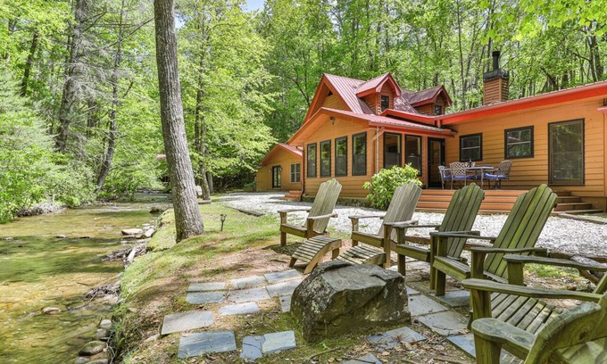 Walnut Mountain Cabina | Go With The Flow-Creek front, only 10 mins to downtown Ellijay/ Minimum Age Requ
