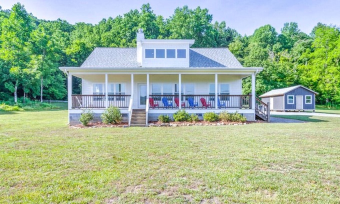Wildwood Casa | Go with the Flow on Lookout Creek!
