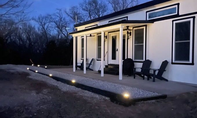 Lake Forest Estates Casa | Goforth into Nature, a charming 1-bdrm home in the quiet Bloomsdale countryside.