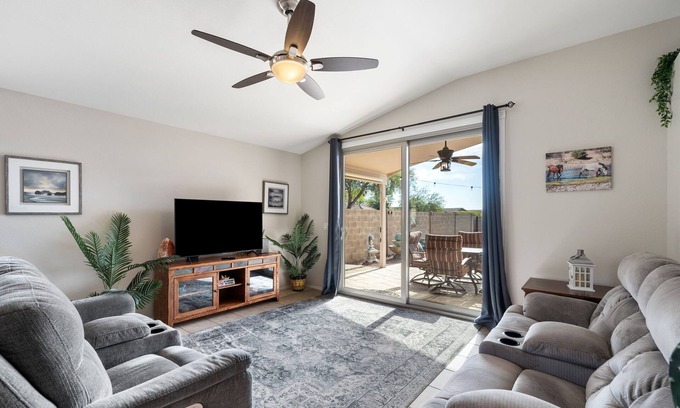 Gold Canyon Casa | Gold Canyon East 3/2 with Putting Green