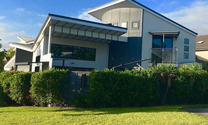 Varsity Lakes Casa | Gold Coast Island Oasis
