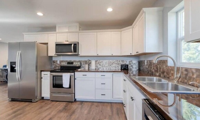 Evergreen Casa | Gold Rush | MT Sky Haus- 8 mins from airport
