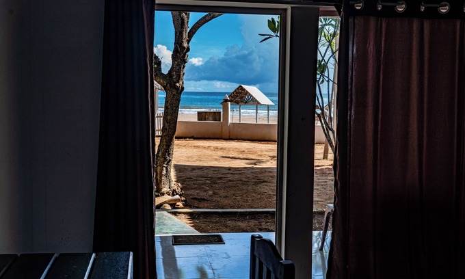 Uppuveli Hotel | Golden Beach Hotel & Restaurant
