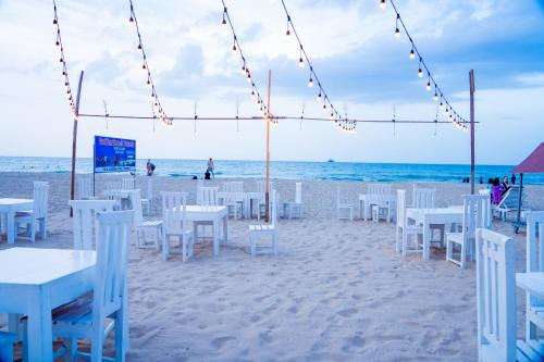 Uppuveli Hotel | Golden Beach Hotel & Restaurant