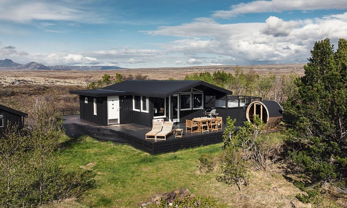 Veidilundur Cabina | Golden Circle Thingvellir Lake Cabin Hot Tub/Sauna