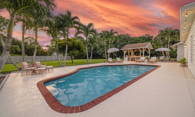 Palm Beach Country Estates Casa | Golden Fall Stay Views, Vibes & Pickleball