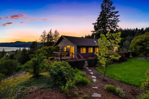 Stevenson Casa | Golden Glow on the Gorge