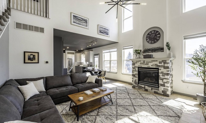 Pleasant View Casa | Golden Home on the Hill near Red Rocks