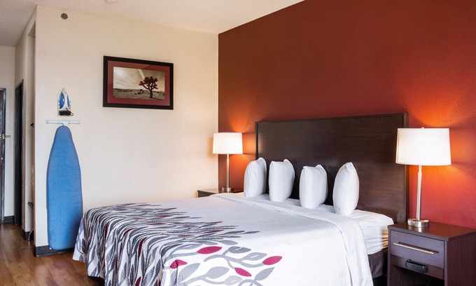 Dumas Casa | Golden Horizon: Close to Window on the Plains Museum. Pets Allowed, Pool!
