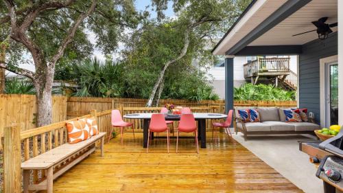 Vilano Beach Casa | Golden Hour Blue Hour Buyout by AvantStay