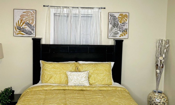 Fayetteville Casa | Golden Hour Cozy 1 Bd with Vibrant Game Room