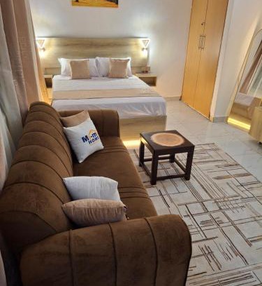 Bamburi Apartamento | Golden hut studio
