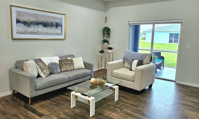Westminister Casa | Golden Leaf is a property in which you will feel like home.