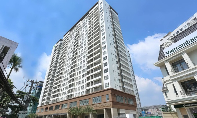 Phu Nhuan Condominio | Golden Mansion - Transit Apt Free POOL & GYM