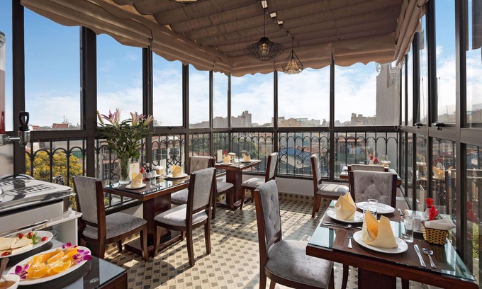 Old Quarter Hotel | Golden Moon Suite Hotel