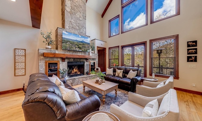 Helen Casa | Golden Ridge Lodge - Luxury Mountain Escape in Helen, GA
