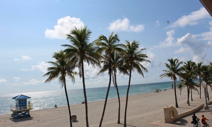 Hollywood Hotel | Golden Sand Oceanfront