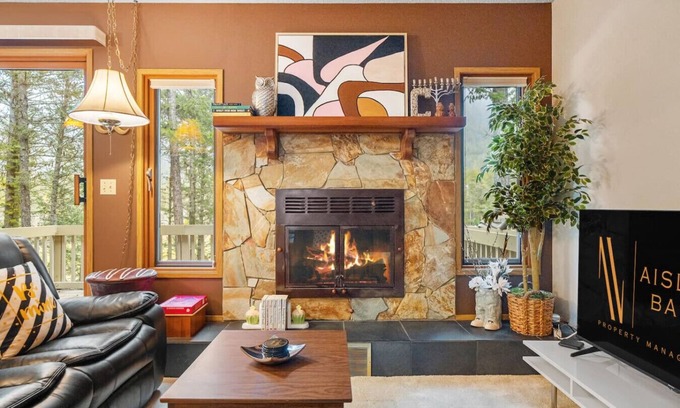 East Kootenay Apartamento | Golden Summit | Air Hockey | Wood Fireplace | Pets
