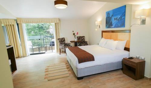 Aguas Calientes Hotel | Golden Sunrise Machupicchu