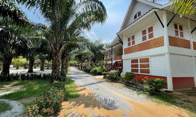 Thong Pha Phum Casa | Golden Sword with Boat