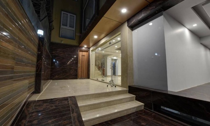 Noida Hotel | Golden Tree