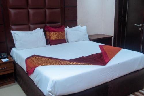 Port Harcourt Hotel | Golden Tulip Garden City Hotel - Rivotel