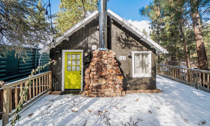 Big Bear City Cabina | Golden View Cabin in gorgeous Big Bear with WiFi