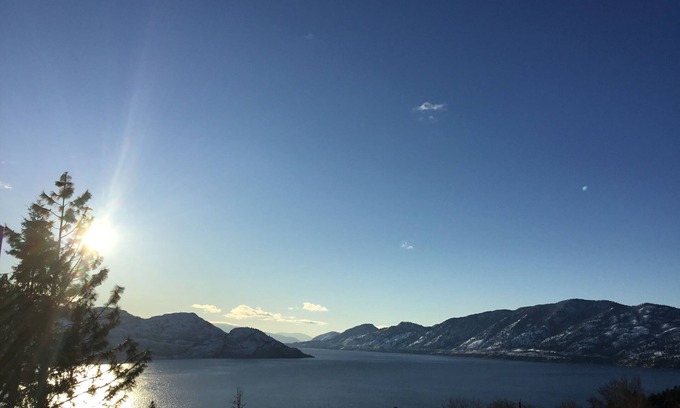 Central Okanagan Apartamento | Se aceptan mascotas estudio independiente con magnífica vista panorámica del lago