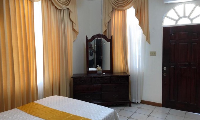 Tower Isle Casa | GoldenView Guesthouse Ocho Rios