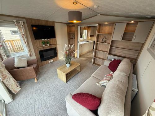 Malton Casa | Goldfinch Lodge at Brickyard Lakes
