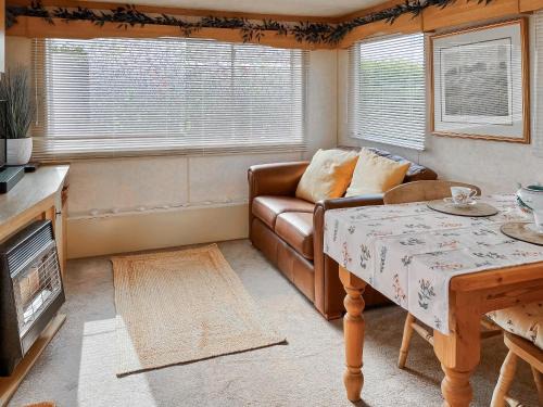 Chappel Casa | Goldfinch - Uk48551