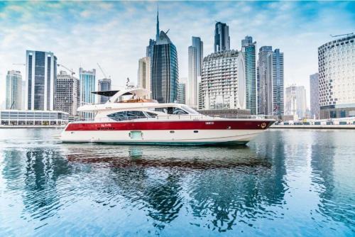 Dubai Marina Alquiler De Eote | GOLDFISH Yachts