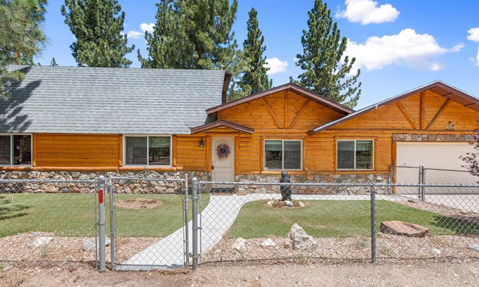 Woodlands Casa | Goldies Getaway - Beautiful Modern Cabin With Hot Tub! Game Room With Foosball And Ping Pong Table! 3 Bedroom Home