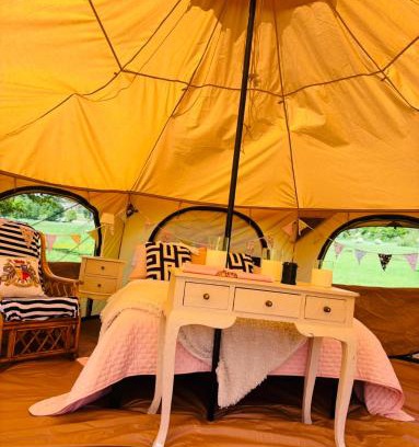 Hertford Otro | Goldings Farm yurt Tent firepit bbq activities