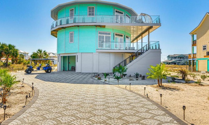 Villa Primera Casa | Golf Cart and Elevator Retreat 1 Block to Beach