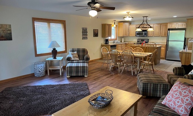 Arkdale Condominio | Golf Cart available! Gorgeous Golf & Lake Condo with heated pool
