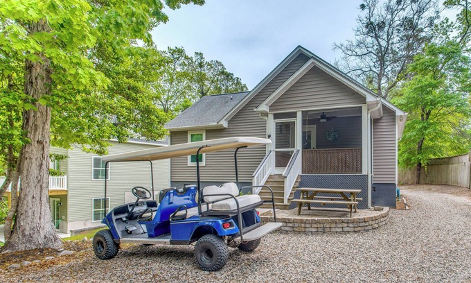 Little River Cabaña | Golf Cart Included: Little River Cottage w/ Deck!