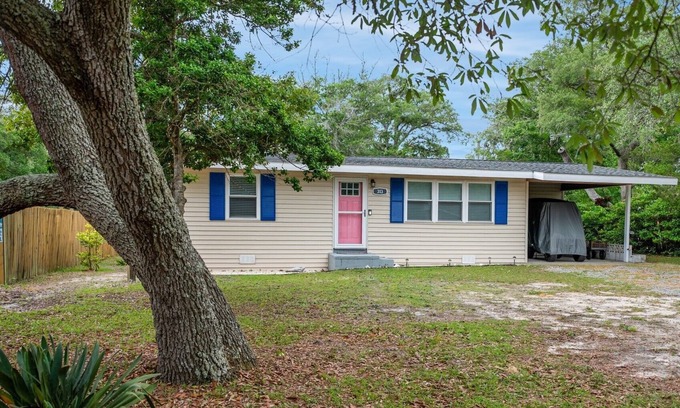 Yaupon Beach Cabaña | GOLF CART Included Oak Island Cottage - Pet-friendly, Fire Pit, Porch, Sleeps 8
