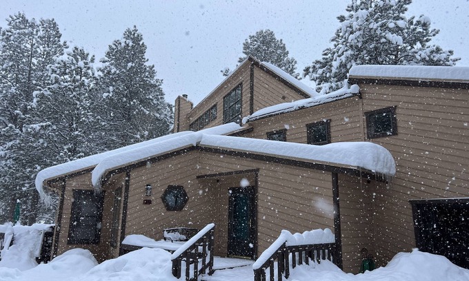 Angel Fire Casa | Golf Course and Mountain View All-In-One-minutes from the Resort