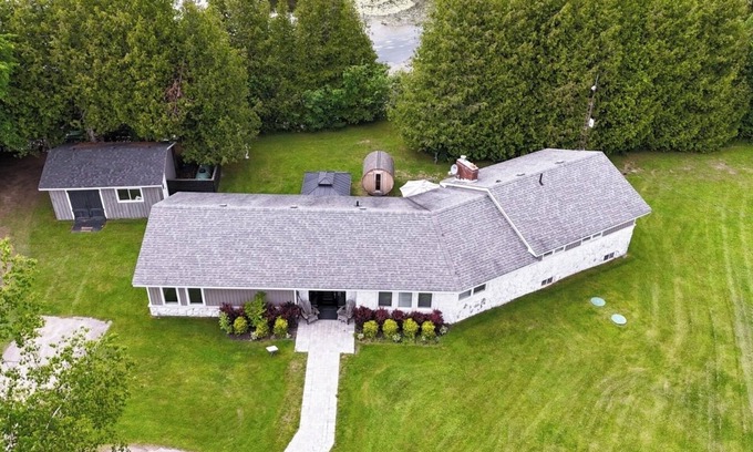Lindsay Casa | Golf Course Cottage in Little Britain